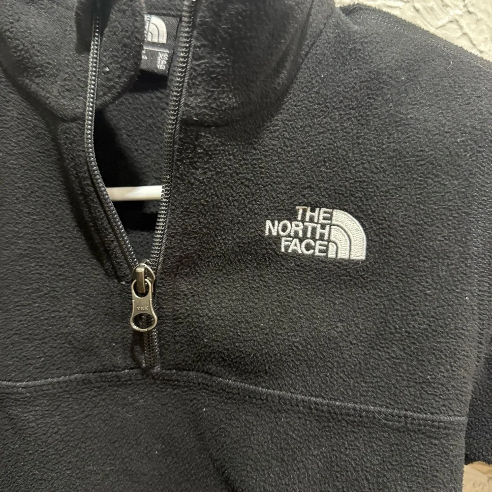 The North Face Black Pullover Fleece Sweater Jacket. Boy’s XS 6.